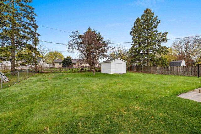 1281 ALICE DRIVE, Green Bay, WI 54304