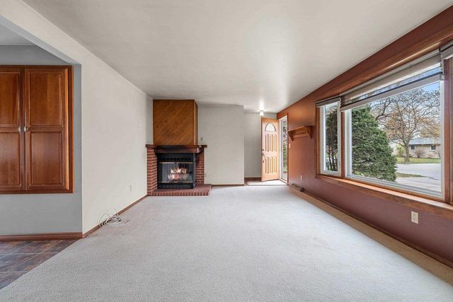 1281 ALICE DRIVE, Green Bay, WI 54304
