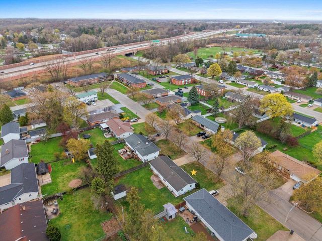 1281 ALICE DRIVE, Green Bay, WI 54304