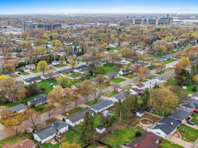 1281 ALICE DRIVE, Green Bay, WI 54304