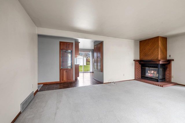 1281 ALICE DRIVE, Green Bay, WI 54304