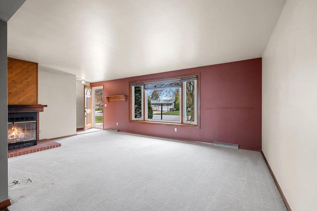 1281 ALICE DRIVE, Green Bay, WI 54304