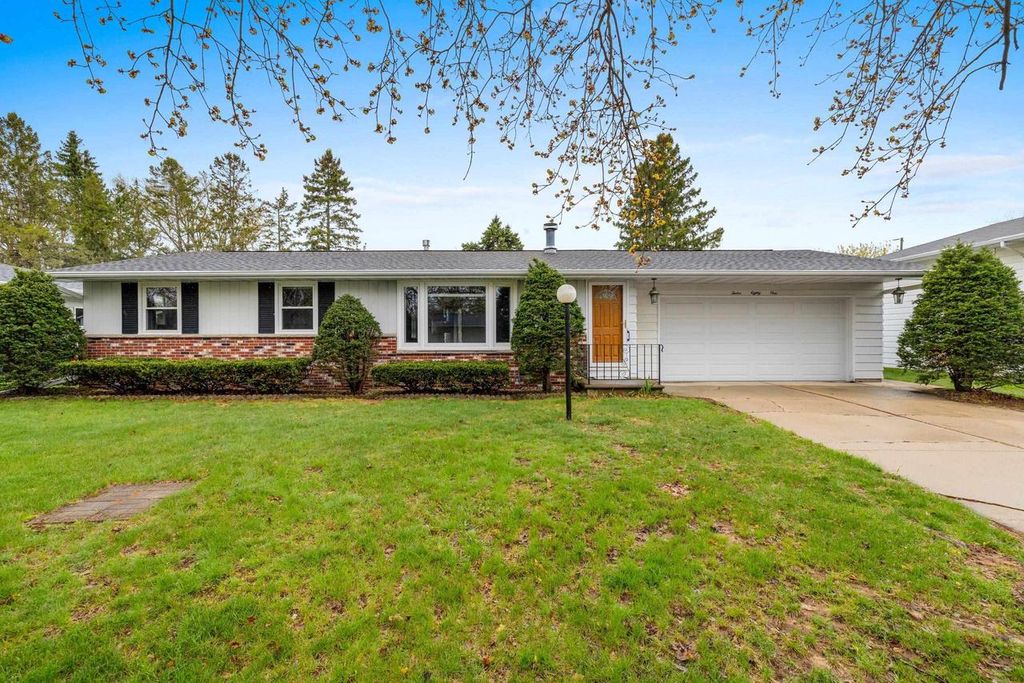 1281 ALICE DRIVE, Green Bay, WI 54304