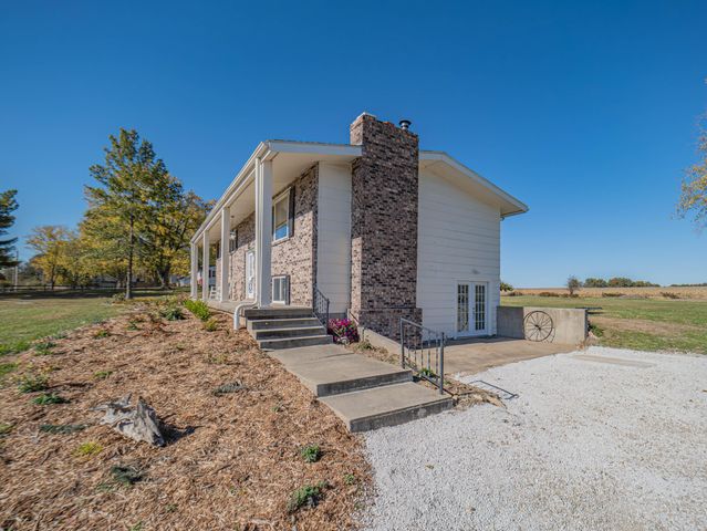 6534 S 63 BUSINESS HIGHWAY, Moberly, MO 65270