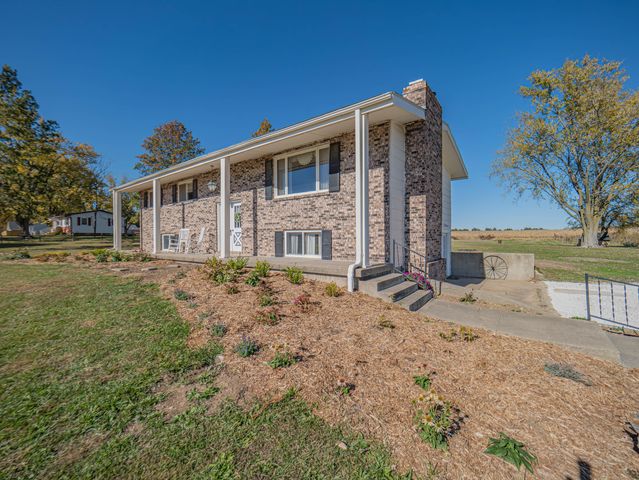 6534 S 63 BUSINESS HIGHWAY, Moberly, MO 65270