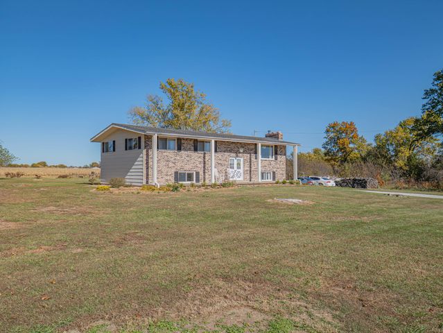 6534 S 63 BUSINESS HIGHWAY, Moberly, MO 65270