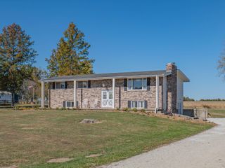 6534 S 63 BUSINESS HIGHWAY, Moberly, MO 65270