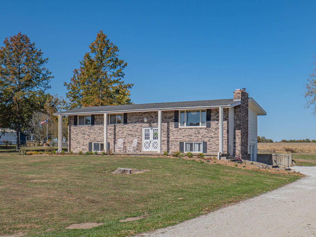 6534 S 63 BUSINESS HIGHWAY, Moberly, MO 65270