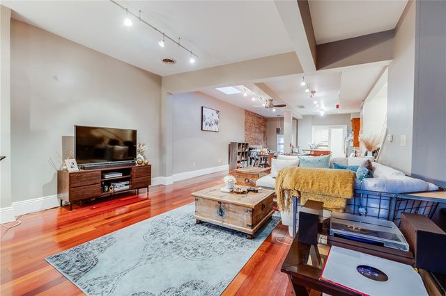 70 S 12th St, South Side, PA 15203