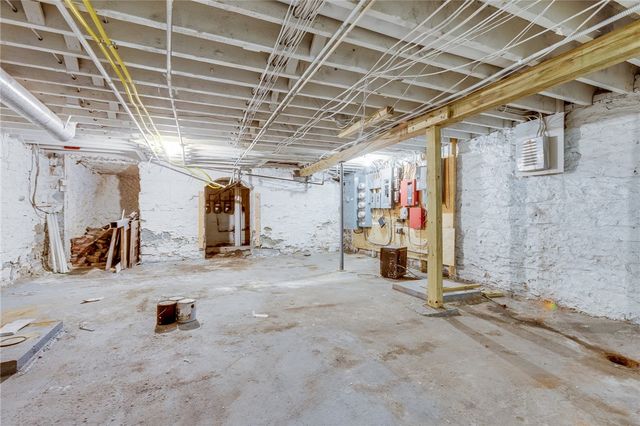 70 S 12th St, South Side, PA 15203