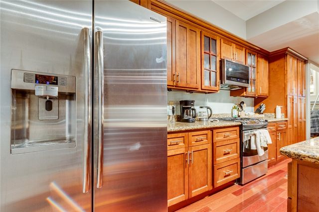 70 S 12th St, South Side, PA 15203