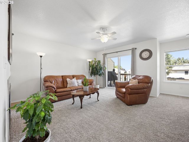 1384 Sw 22ND Ter, Gresham, OR 97080