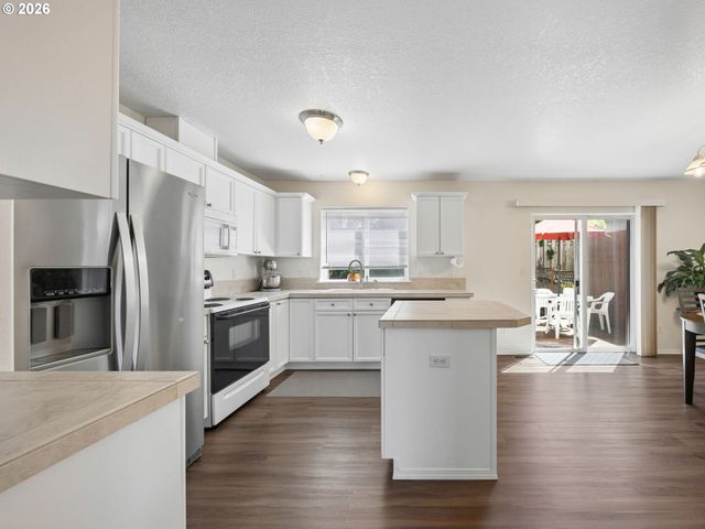1384 Sw 22ND Ter, Gresham, OR 97080