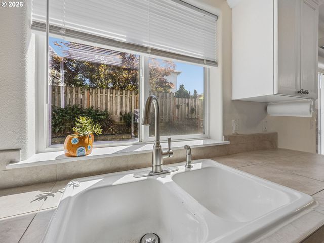 1384 Sw 22ND Ter, Gresham, OR 97080