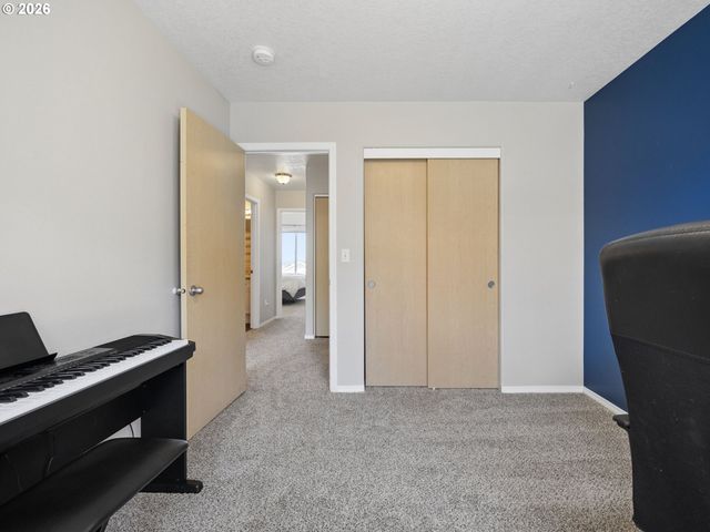 1384 Sw 22ND Ter, Gresham, OR 97080