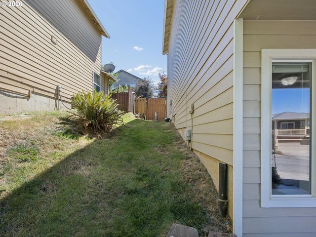 1384 Sw 22ND Ter, Gresham, OR 97080