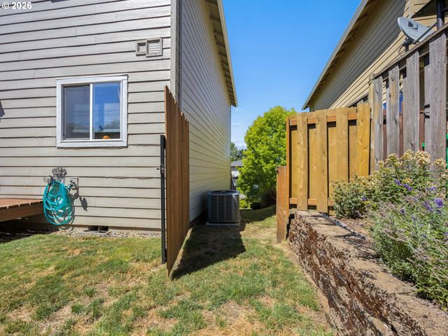 1384 Sw 22ND Ter, Gresham, OR 97080