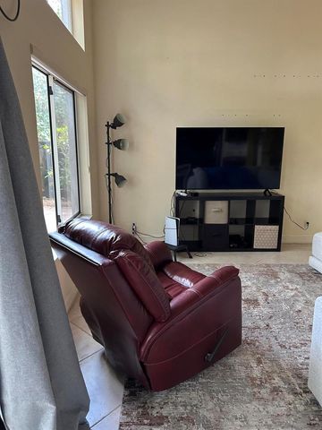 10091 NW 5 Street, Plantation, FL 33324