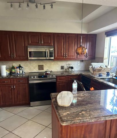 10091 NW 5 Street, Plantation, FL 33324