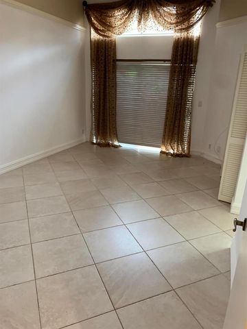 10091 NW 5 Street, Plantation, FL 33324
