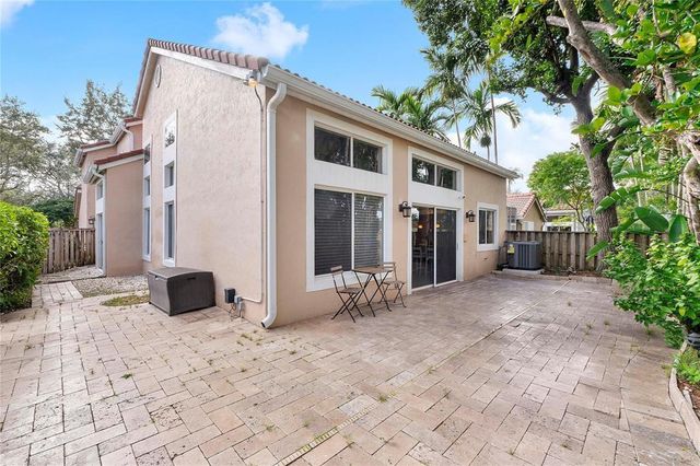 10091 NW 5 Street, Plantation, FL 33324