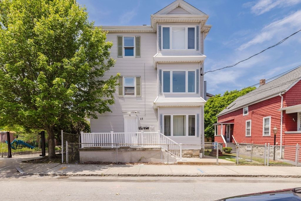 23 Scott St, Fall River, MA 02724
