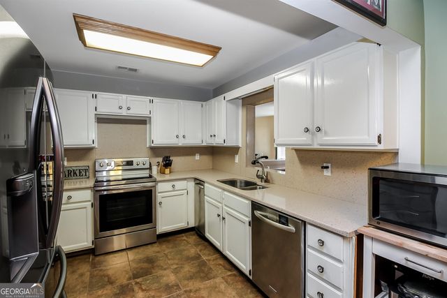 387 Colvin Drive, Locust Grove, GA 30248