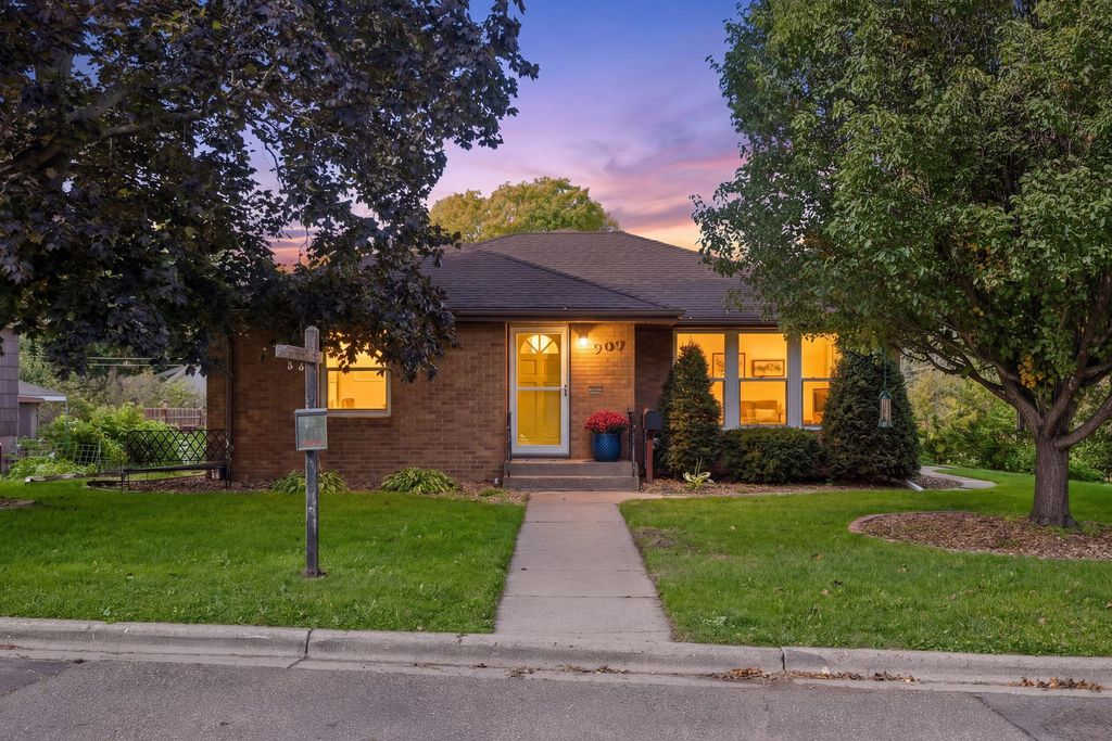 909 Manomin Avenue, West Saint Paul, MN 55118 — exterior