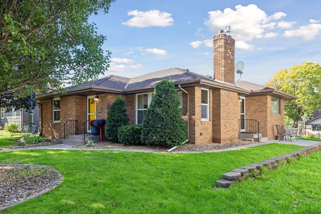 909 Manomin Avenue, West Saint Paul, MN 55118 — photo 2