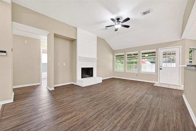 11655 Lakeview Manor Drive, Willis, TX 77318