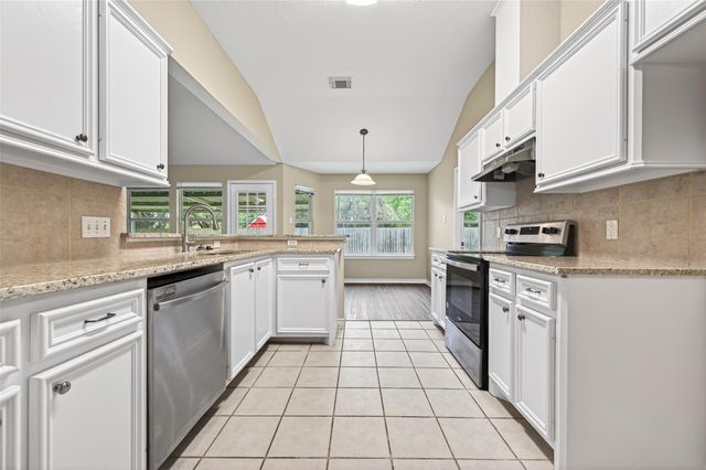 11655 Lakeview Manor Drive, Willis, TX 77318