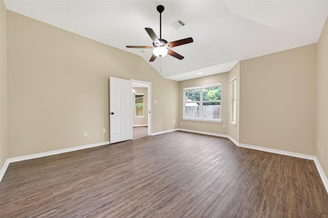 11655 Lakeview Manor Drive, Willis, TX 77318