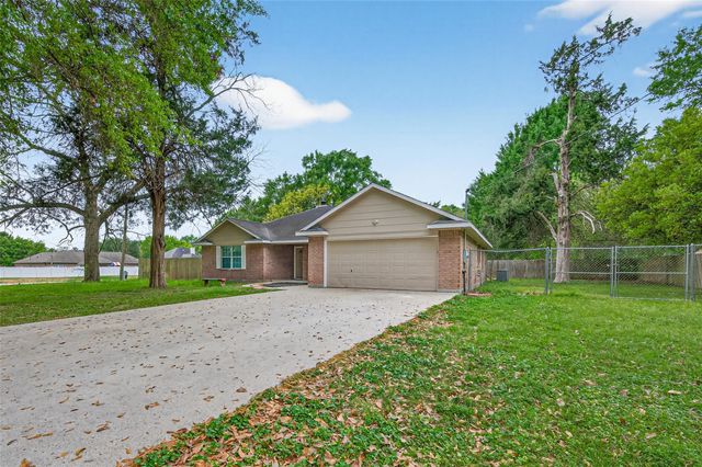 11655 Lakeview Manor Drive, Willis, TX 77318