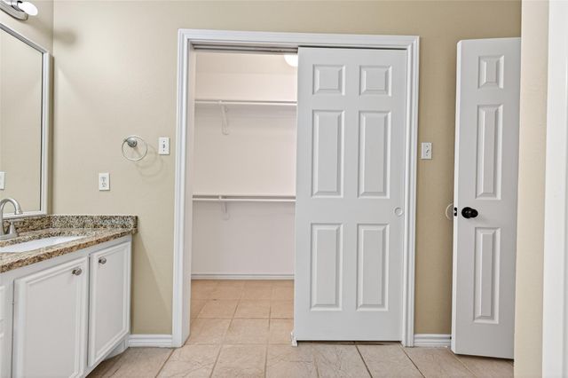 11655 Lakeview Manor Drive, Willis, TX 77318