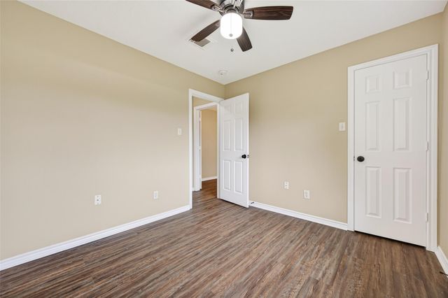 11655 Lakeview Manor Drive, Willis, TX 77318