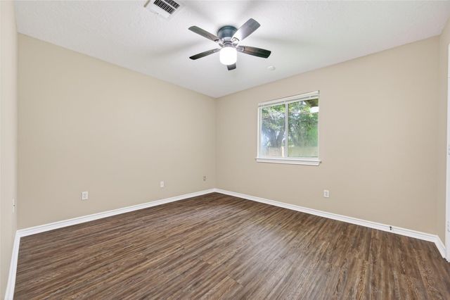 11655 Lakeview Manor Drive, Willis, TX 77318