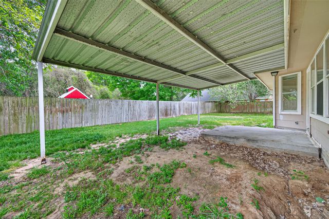 11655 Lakeview Manor Drive, Willis, TX 77318