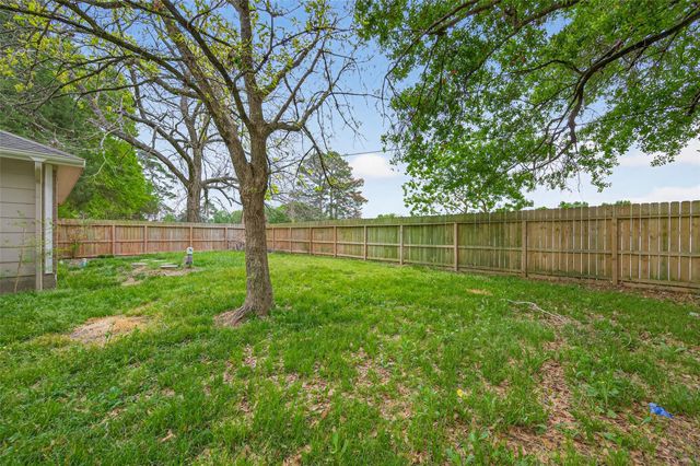 11655 Lakeview Manor Drive, Willis, TX 77318