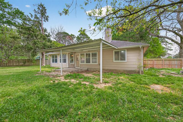 11655 Lakeview Manor Drive, Willis, TX 77318