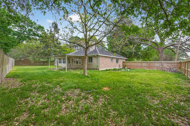 11655 Lakeview Manor Drive, Willis, TX 77318