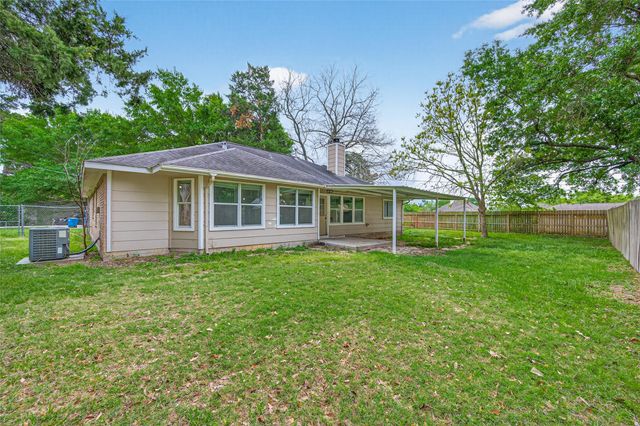 11655 Lakeview Manor Drive, Willis, TX 77318