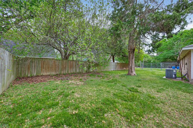 11655 Lakeview Manor Drive, Willis, TX 77318