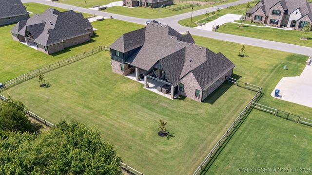 8604 E 107th Street North, Owasso, OK 74055