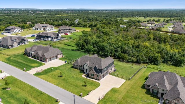 8604 E 107th Street North, Owasso, OK 74055