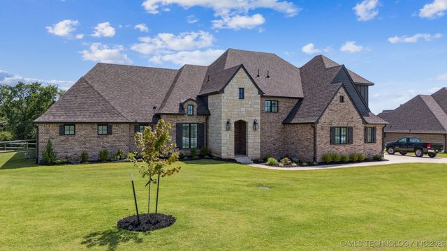 8604 E 107th Street North, Owasso, OK 74055