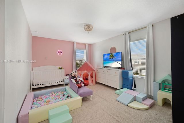 572 NE 6th Pl, Homestead, FL 33034