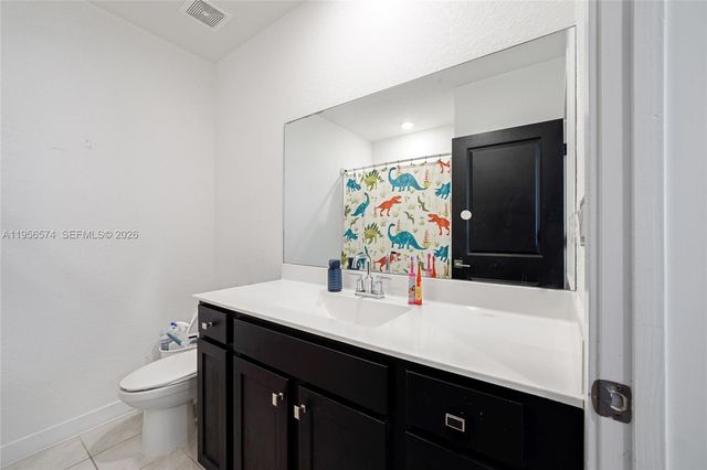 572 NE 6th Pl, Homestead, FL 33034