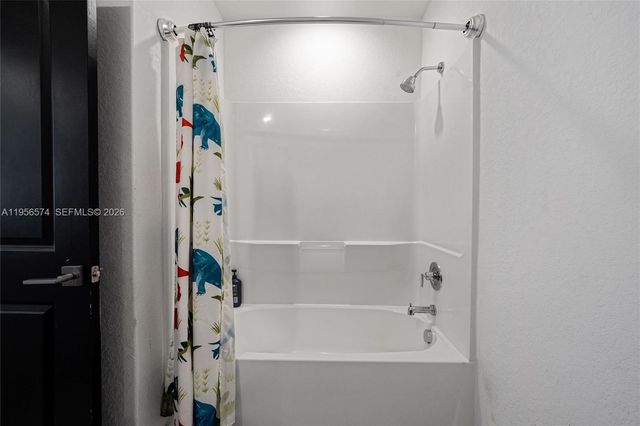 572 NE 6th Pl, Homestead, FL 33034