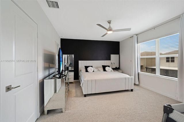 572 NE 6th Pl, Homestead, FL 33034