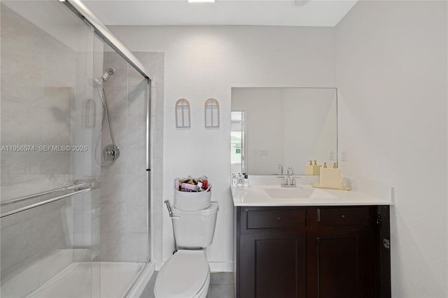 572 NE 6th Pl, Homestead, FL 33034